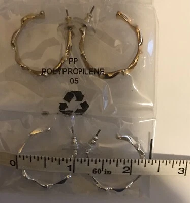 Pendientes Avon Oro y Plata Perforados Tono Plata Dorado Nombre Desconocido Nunca Usados Foto 1 de 3