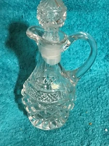 Elegant Footed /Pedestal Crystal Cruet w/ Cross Hatch & Criss Cross Diamond Pat. - Foto 1 di 10