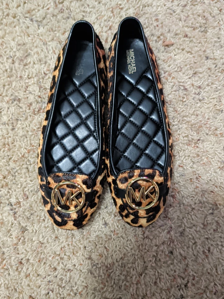 Michael Kors Leopardo Pelo de becerro Logo Dorado Ballet Pisos Para Mujer Talla 6.5 Foto 1 de 1