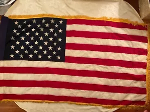 Vintage amerikanische Keramik Flagge 50 Sterne 35”x64” Fransenborte Metropolitan Flagge - Bild 1 von 10