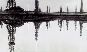 1940 AP Wire Photo Azizbekov oil field derricks near Baku along Turkey & Armenia - Picture 1 of 2