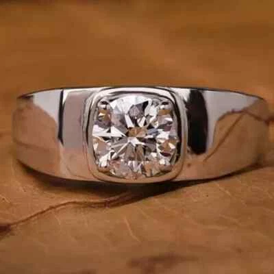 Anillo de compromiso solitario de plata 925 de 7 mm corte redondo DVVS1 moissanita para hombre Foto 1 de 4