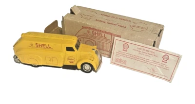 Ertl Die Cast Shell - Dodge Airflow Tanker Bank 1938 - Caja original Foto 1 de 4