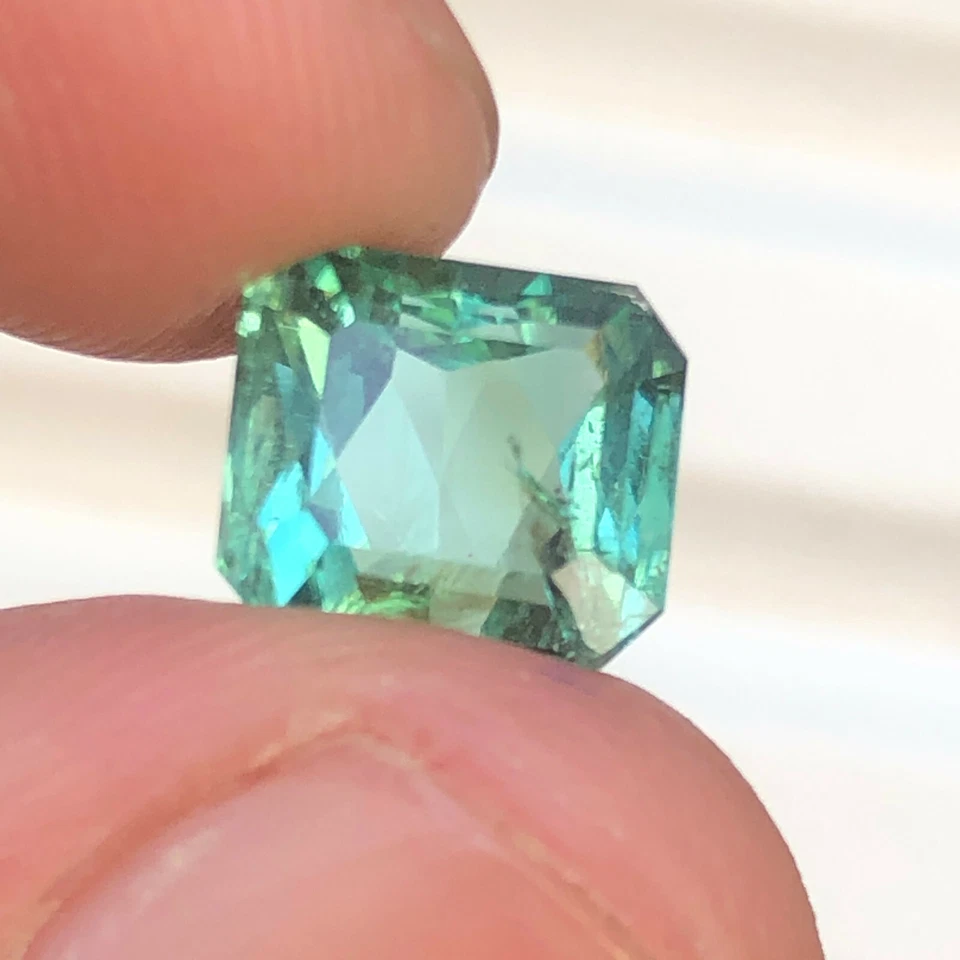 Piedra preciosa suelta turmalina color azul aguamarina corte natural de 3,20 quilates de Afganistán  Foto 1 de 4