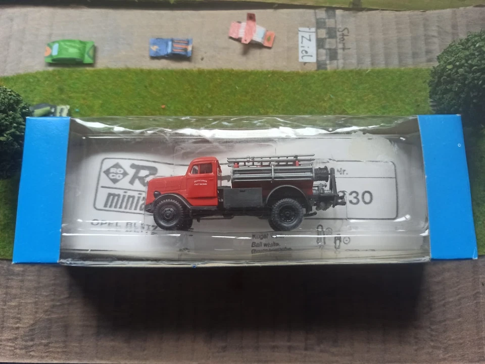 Roco 1317 Opel Blitz TLF 15 Feuerwehr LKW H0 Modellauto Oldtimer mit OVP - Bild 1 von 1