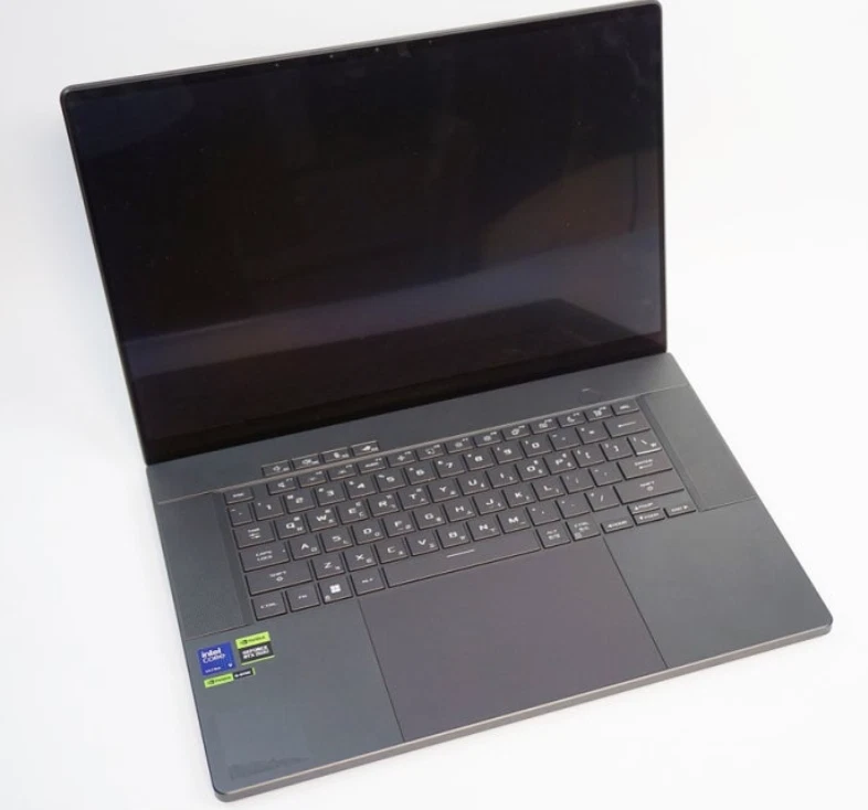 ASUS ROG Zephyrus G16 16" GU605CP-QR019W / Win11 RTX5070 32GB/2TB Ultra 9 285H - Photo 1/1