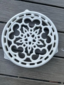 Le Creuset Snowflake Trivet Cast Iron White Enamel Footed France Round 8” - Picture 1 of 3