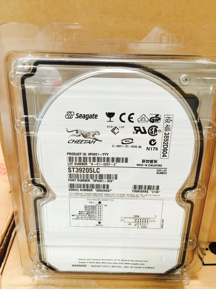 *New* Seagate (ST39205LC) 9GB, 10000RPM, 3.5" SCSI 80-Pin Internal Hard Drive - Image 1 of 4