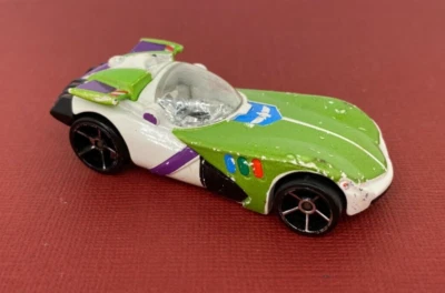 Hot Wheels 2018 ☆ Toy Story ☆ Buzz Lightyear Die-Cast Character Car - Imagem 1 de 4