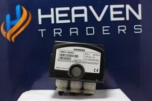 SIEMENS LME21-350A2 230V GAS BURNER CONTROLLER - Picture 1 of 3