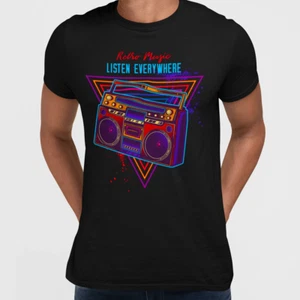 Bunter cooler alter Retro Kassettenspieler - Ghettoblaster überall hören Unisex T-Shirt - Bild 1 von 5