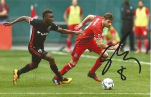 D.C. UNITED: LLOYD SAM SIGNED 6x4 ACTION PHOTO+COA *MLS* - Picture 1 of 1