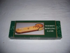 Juego de bolos de madera vintage Bradlees en caja bola de metal y alfileres años 90 - Imagen 1 de 2