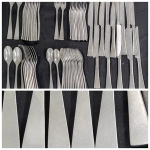 Oneida Unknown Pattern Heavy Gauge Brushed Satin Finish 67 Pieces China 90/17 - Picture 1 of 15