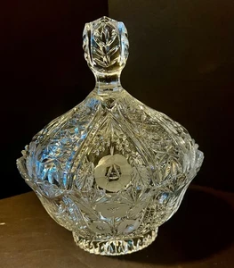 Vintage schwere geschliffene 24 % Kristall bedeckt Bonboniere mit wunderschönen mattierten Blumen - Bild 1 von 6