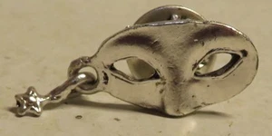 Vintage Silver Tone Mask Masquerade Masks Drama Theater Lapel Hat Pin Star GUC - Bild 1 von 7