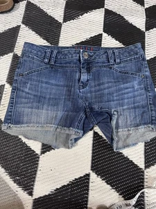 Women's Elle Jean Shorts Medium Wash Size 6 - Picture 1 of 9