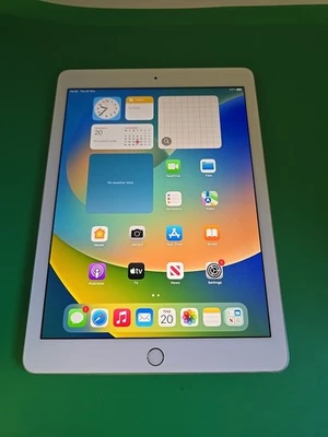 Apple iPad Pro 9.7" (1st Gen) 32GB, Wi-Fi - A1673, Silver  - (DK793) - Image 1 of 4