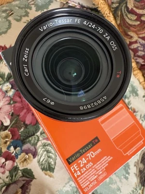 Sony Vario-Tessar T* FE 24-70 mm F/4 ZA OSS Lens - image 1 of 4