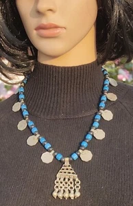 Collar colgante artesanal afgano Banjara gitano tribal Kuchi monedas cuentas de vidrio - Imagen 1 de 3