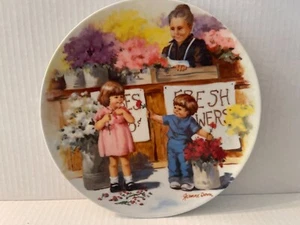 EDWIN M KNOWLES CHINA CO. - PLATE - 12984A -  FLOWER ARRANGEMENT - JEANNE DOWN - Picture 1 of 6