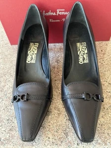 Nuevo Salvatore Ferragamo Negro Gancini Zapatos de Bomba 2.75" Tacón Talla 10.5 M D5Y55 - Imagen 1 de 12