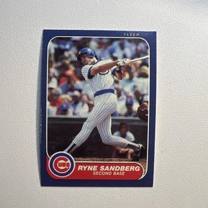 1986 Fleer #378 Ryne Sandberg - Picture 1 of 3