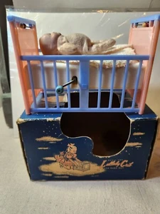Juego de cuna y muñeca bebé Mattel Creations años 40. Viene con bebé y manta - Imagen 1 de 18