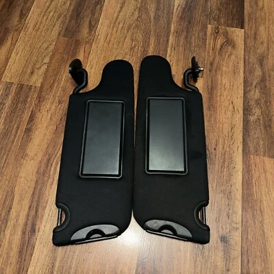 Viseras solares para Dodge Challenger 2008-2023 Conductor y pasajero Par de gafas OEM Negro Foto 1 de 4