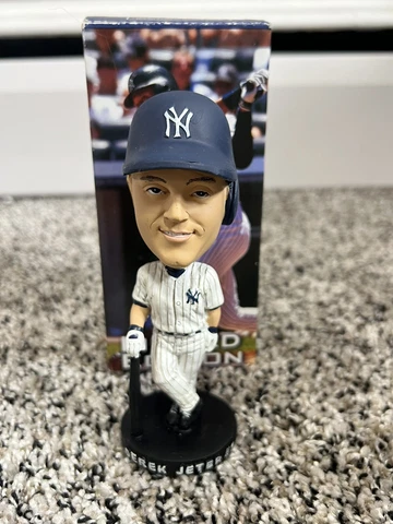 DEREK JETER New York Yankees BOBBLEHEAD YANKEES UNIVERSE 2011 Bobble NIB Cover