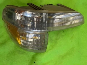 95 96 97 98 99 00 FORD EXPLORER ESQUINA MARCADOR LUZ LADO DERECHO PASAJERO - Imagen 1 de 6