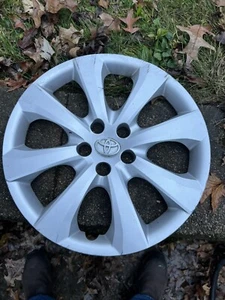 scratches 2020 2021 2022 TOYOTA COROLLA 16'' oem wheel cover hubcap 61191 - Picture 1 of 10