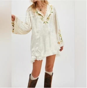 Túnica Free People Ember Bordada Terciopelo Suave Floral Estilo Relajante Top Túnica M - Imagen 1 de 8