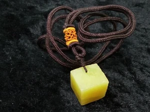 Pendentif JADE CITRON naturel cube avec son cordon reiki lithotherapie dé lemon - Picture 1 of 3