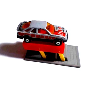 Ford Sierra XR4 1983 Matchbox 1:58 y Matchbox 1989 rampa para autos - Imagen 1 de 10