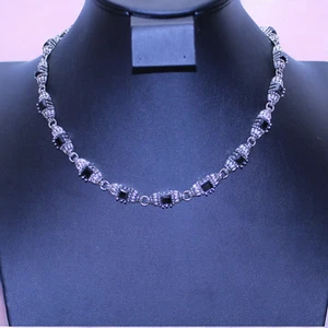 AVON Halskette Art Deco Flapper Girl Jazz Style eckig schwarz Glas silberfarben - Bild 1 von 4