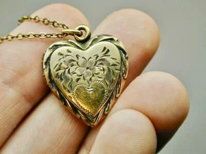 Medallón de corazón figurativo grabado a mano de oro sobre plata de colección - Imagen 1 de 5