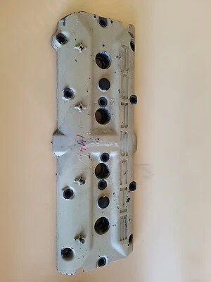 Tampa de válvula fabricante de equipamento original Porsche 944 S 16V (1987-1988) 92810446107 - Imagem 1 de 4