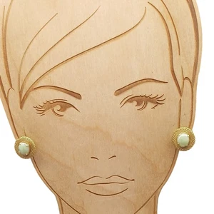 Vintage goldfarbene Ohrclips mit Jade Stein & Mesh Design - Bild 1 von 4