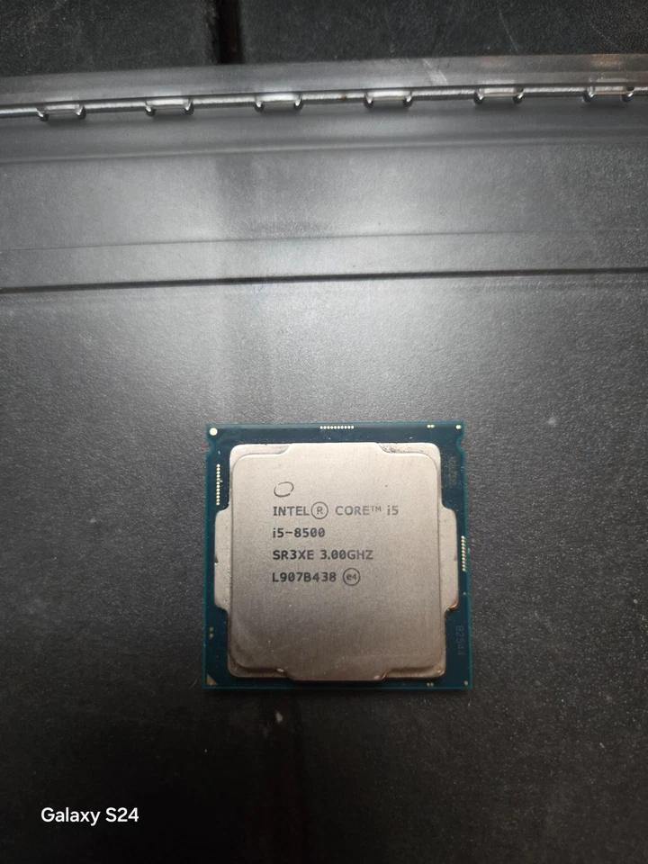 Intel Core i5-8500 3,00 GHz 6 núcleos 9 MB SR3XE Foto 1 de 1