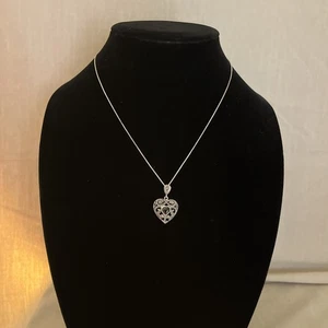 ❤️VTG CW 925 ONYX, MARCASITE, FILIGREE SCROLL HEART PENDANT NECKLACE - Picture 1 of 5