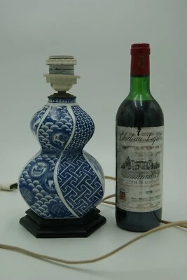 19TH MEIJI JAPANESE BLUE & WHITE ARITA PORCELAIN DOUBLE GOURD VASE MOUNTED LAMP - Image 1 of 4