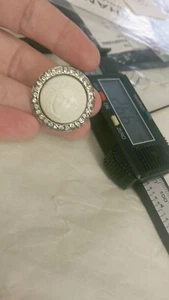 Versace Vintage Knopf 27mm Strass Creme Resin Italy - Bild 1 von 8