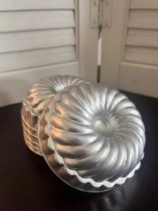 Vintage Aluminum Baking Tin Swirl Jello Cake Mini Bundt Molds Set Of 6 - Picture 1 of 2