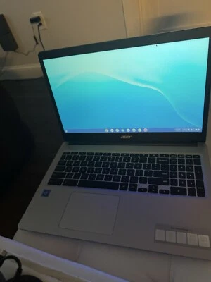 Hola mi nombre es Joshua y estoy buscando vender mi nueva computadora Chromebook  Foto 1 de 4