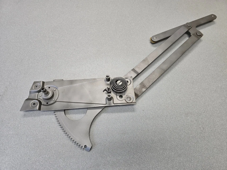 REGULADOR VENTANA MANUAL PUERTA PASAJEROS PORSCHE 911 930 ORIGINAL MUY BONITO 1/71 Foto 1 de 4