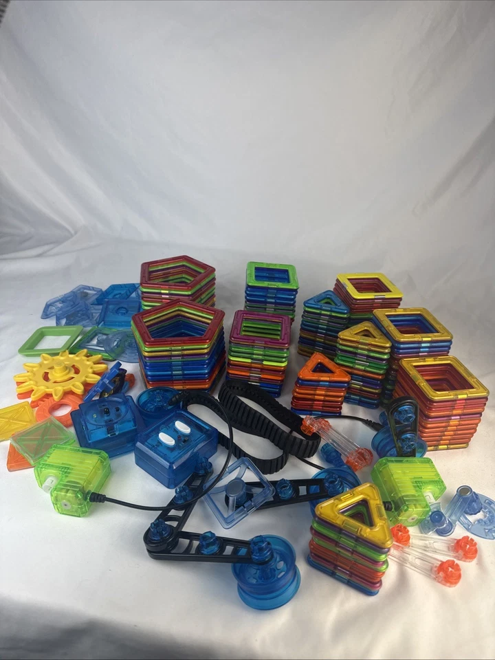 LOT Magformers Magnetic Tile Blocks 167 pieces. - Image 1 of 4