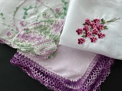 A+ Nuevo Lote De Colección 5 Pañuelos Suizos Bordados Floral Algodón Azul Púrpura Violetas Foto 1 de 4