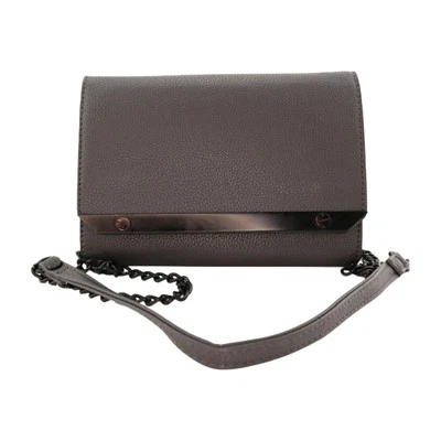 Cartera bandolera plegable con textura gris Forever 21 Foto 1 de 4
