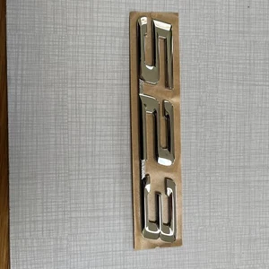 BMW Original ""523" selbstklebend Aufkleber Abzeichen Emblem E39 5er 51148193199 - Bild 1 von 4